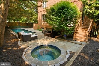 Building Photo - 5430 Chevy Chase Pkwy NW