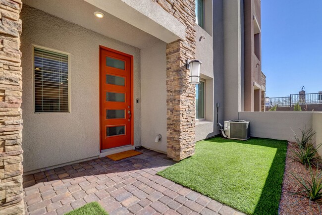 Foto del edificio - Stunning 3 Bedroom Condo in Summerlin!