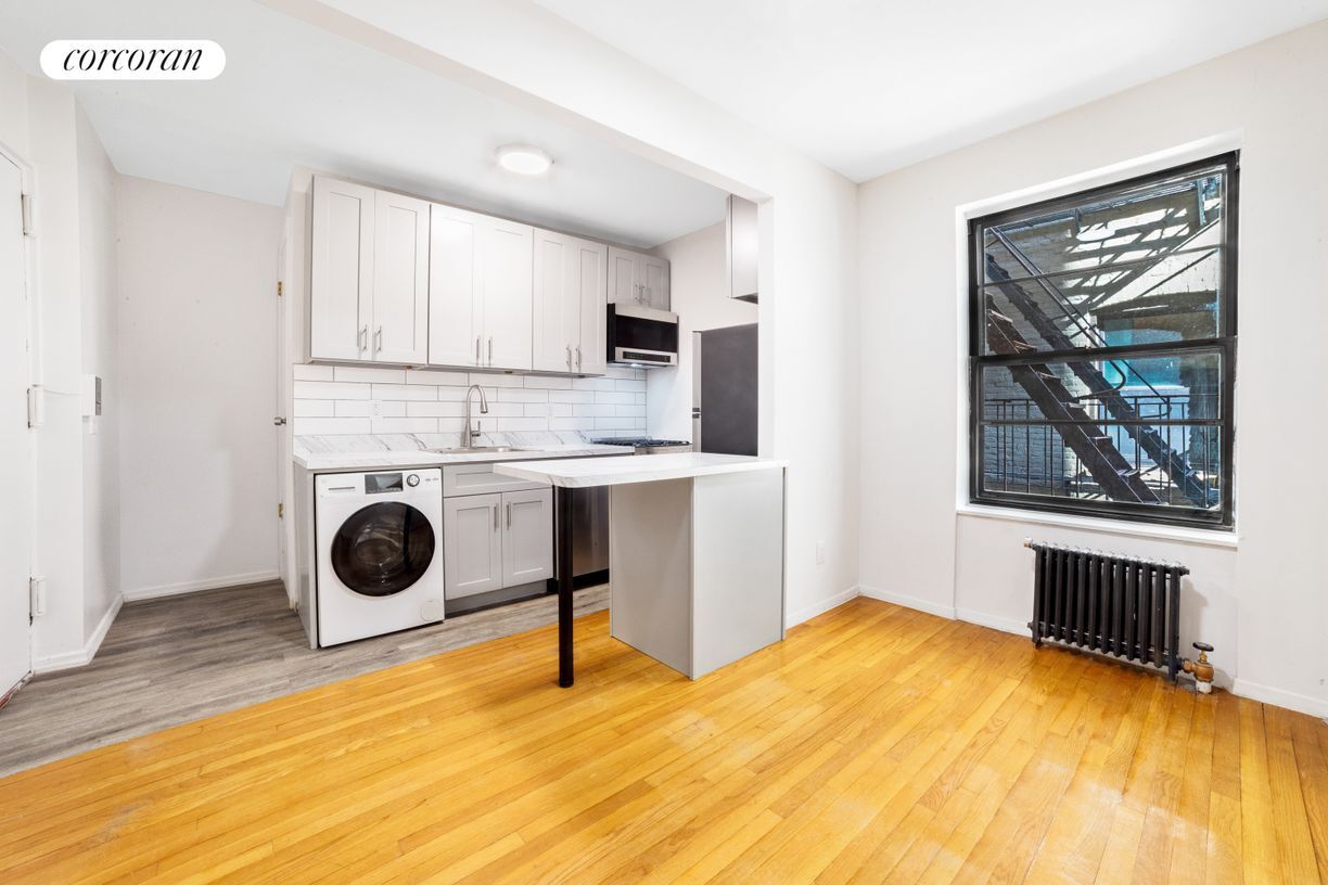 Foto principal - 542 E 82nd St