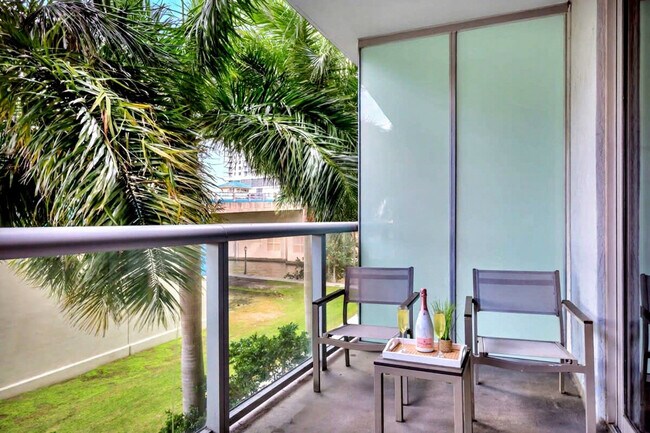Foto del edificio - 2602 E Hallandale Beach Blvd