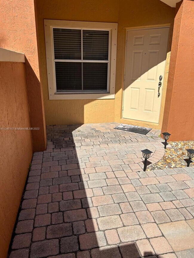 Foto del edificio - 2310 Coral Reef Ct