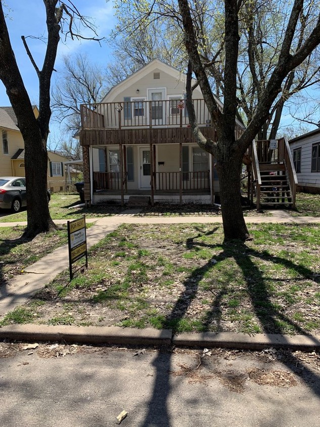 Primary Photo - 2 BR 1 Bath - Lower Level Home