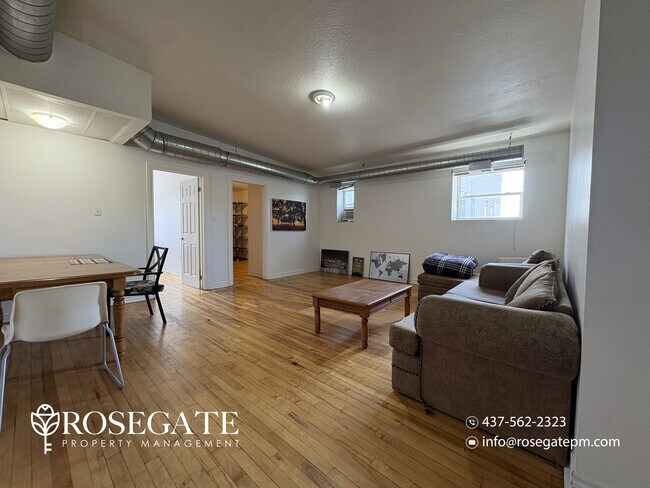 Photo du bâtiment - All-Inclusive 3-Bedroom Apartment in Downtown St. Catharines