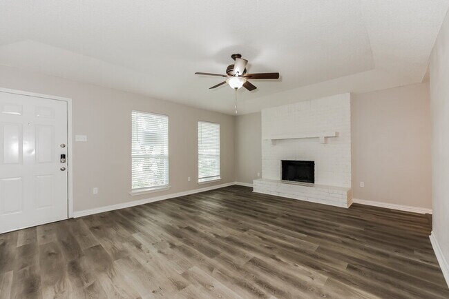 Building Photo - 6003 Cool Springs Dr