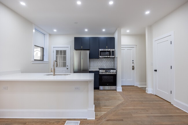 Building Photo - 4636 N Hamilton Ave