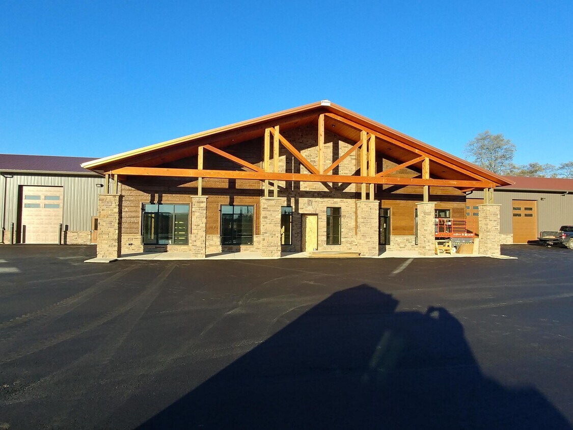 Foto principal - S13W33650 Summit Ave (US Hwy 18)
