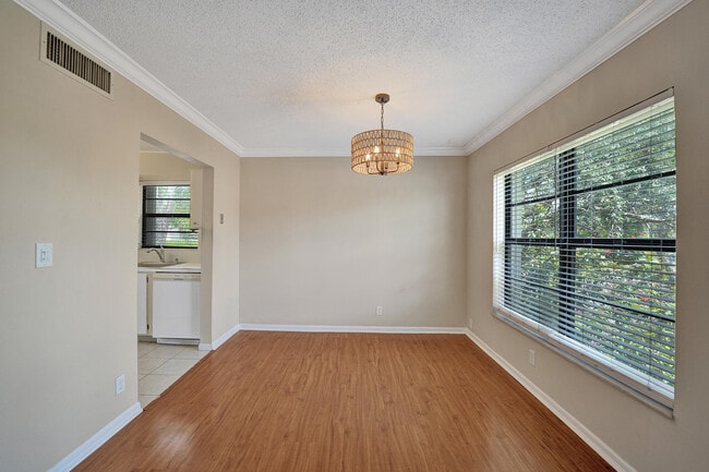 Building Photo - 200 Jacaranda Country Club Dr