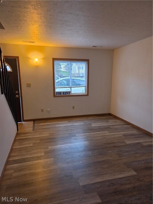 Foto del edificio - 240 Lilac Pl