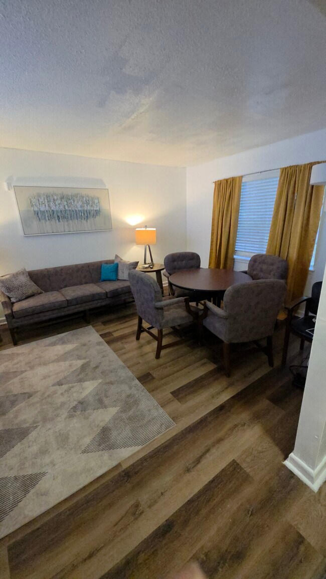 Foto del edificio - 1403 Ellison Ave
