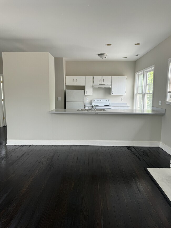 Foto del edificio - 799 Cascade Ave SW