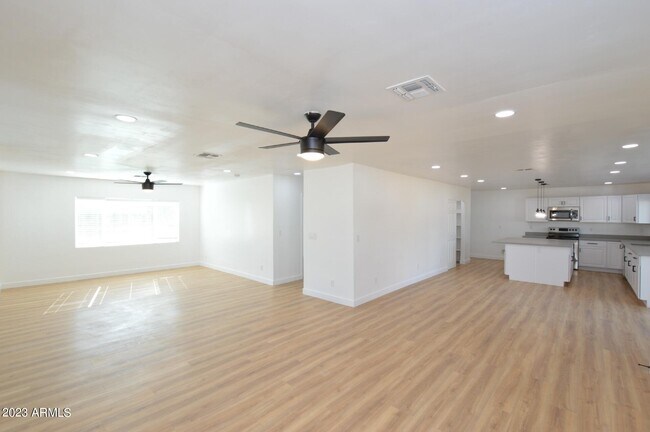 Building Photo - 316 S Hobson