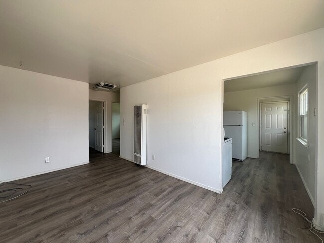 Building Photo - P054