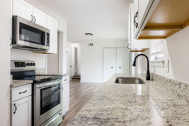 Foto del edificio - 5450 Loch Lomond Rd