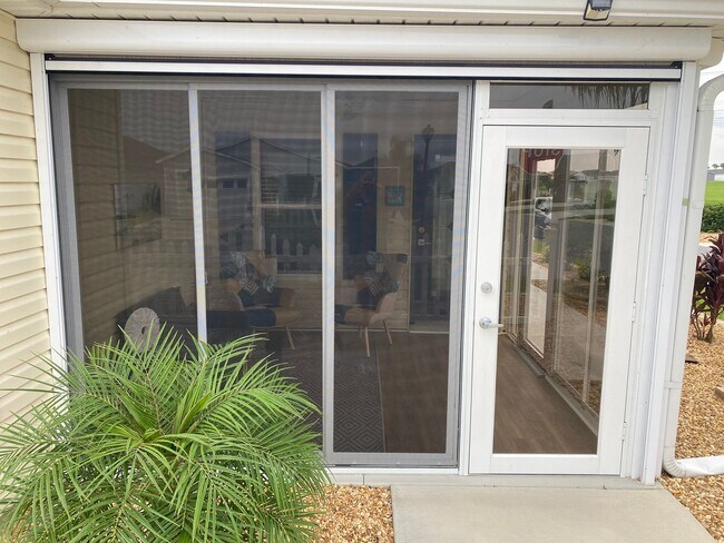 Foto del edificio - Beautiful, Furnished ANNUAL 2 bed, 2 bath ...