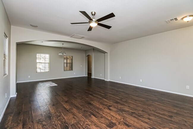 Foto del edificio - 3425 E Vernon Street