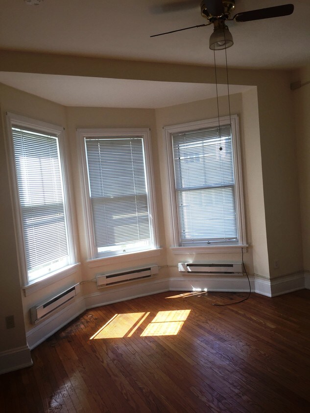 Primary Photo - 30 E Market St