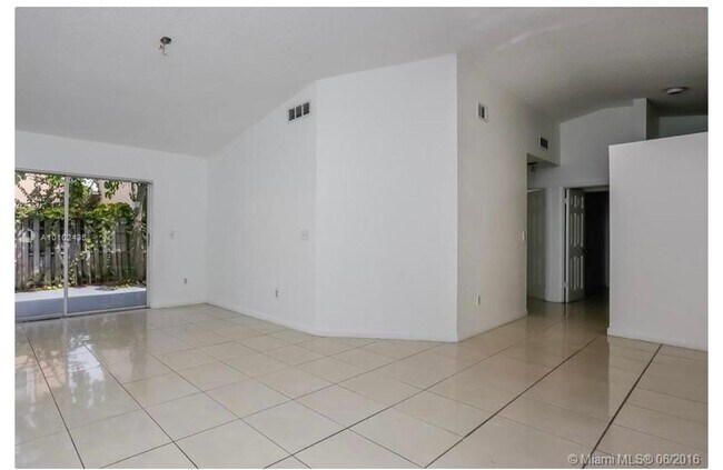 Foto del edificio - 9860 NW 51st Ln