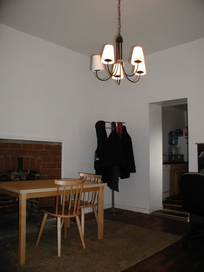 Building Photo - FULL HOUSE RENTAL AVAILABLE