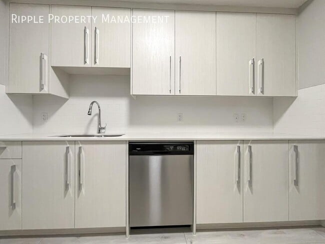 Photo du bâtiment - Beautiful 1 bedroom 1 bathroom basement in...