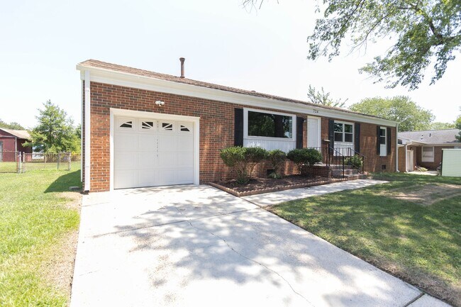 Foto del edificio - Renovated 3bdr 2bth rancher in the heart of Newport News