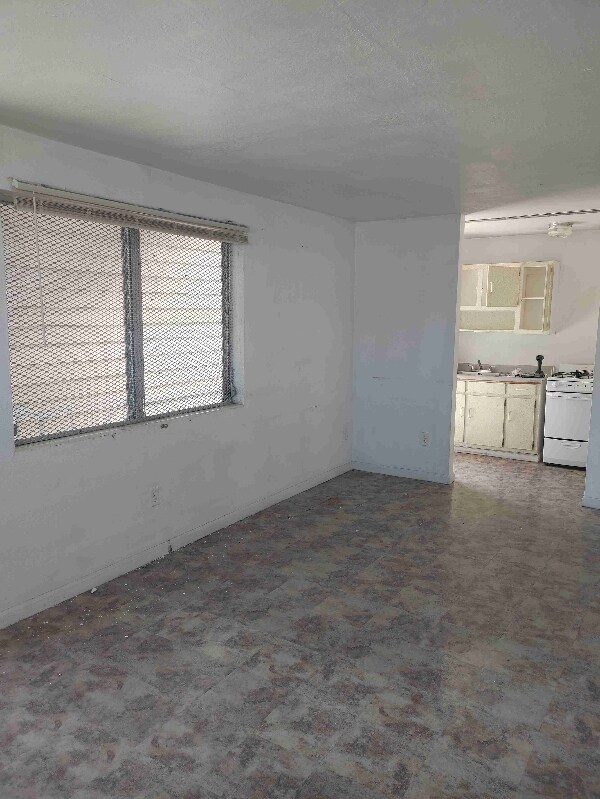 Building Photo - 126 SW 18th Ave