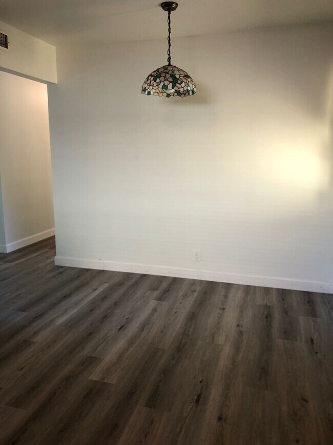 Building Photo - Charming Bennett Valley 3 bedroom 2 bath