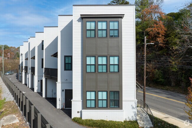 Foto del edificio - 18th Street Townhomes