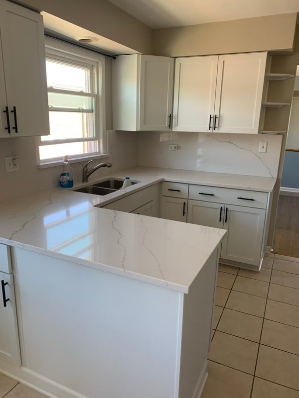 Foto del edificio - 764 Holiday Ln