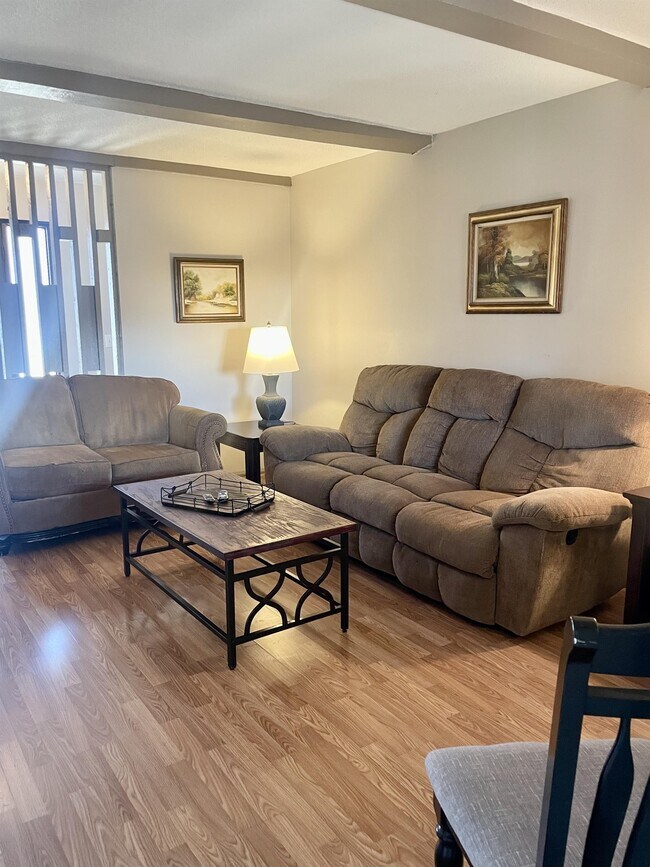 2012 Glendale Rd, Salina, KS 67401 Townhome Rentals in Salina KS