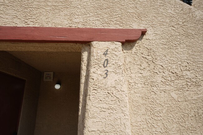 Foto del edificio - SHOWINGS AVAILABLE NOW