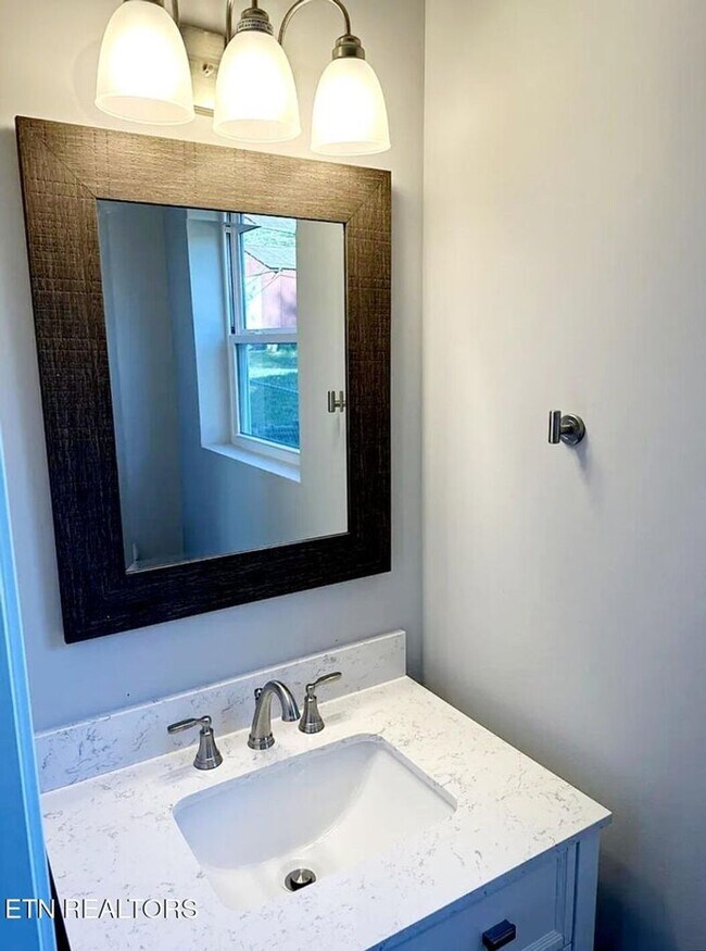 Foto del edificio - Knoxville 37921 - 2 bedroom 1.5 bath - cal...