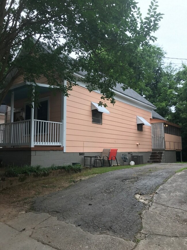 Photo - 1032 Curran St NW House