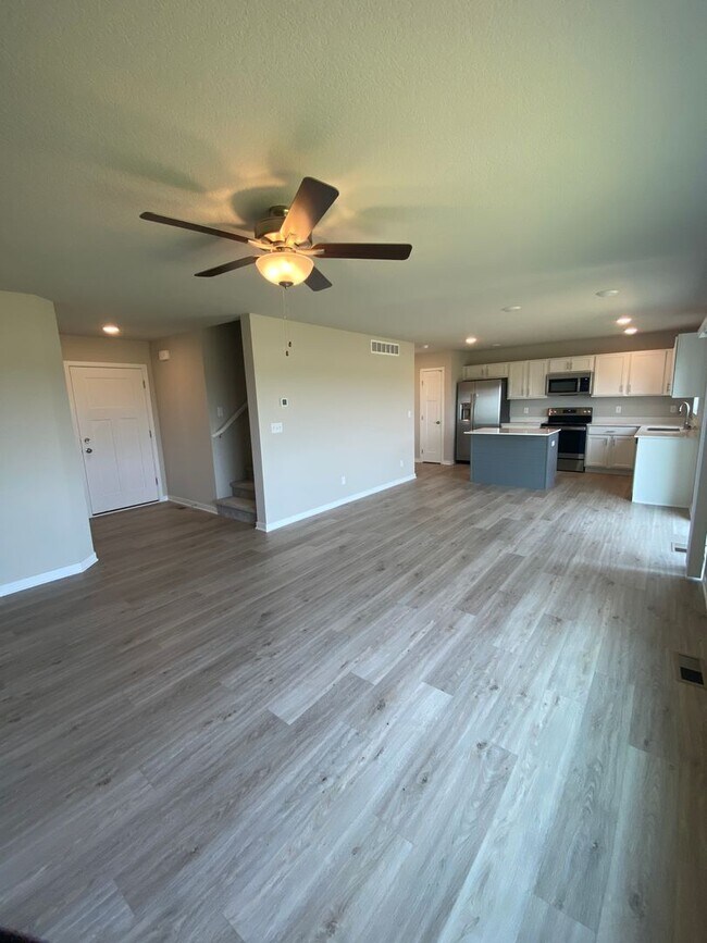 Building Photo - Newer Build Home in Beautiful Norwalk! HUG...