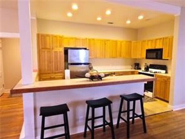 Foto del edificio - Available: Updated, spacious Tarrytown 4 bed / 4 bath, furnished or unfurnished