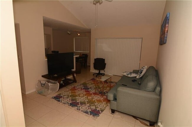 Foto del edificio - 2620 S University Dr