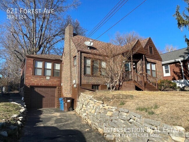 Foto del edificio - 621 Forest Ave