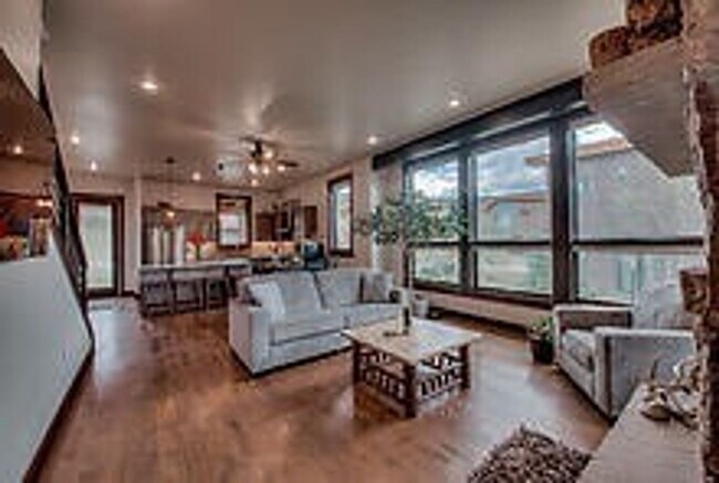 Building Photo - Winter Seasonal Rental- 122 Moss Way