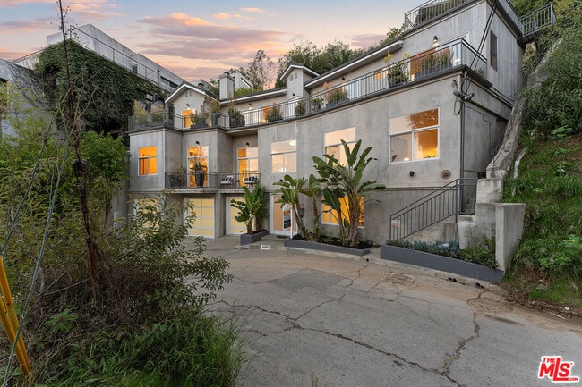 Building Photo - 2333 Vasanta Way
