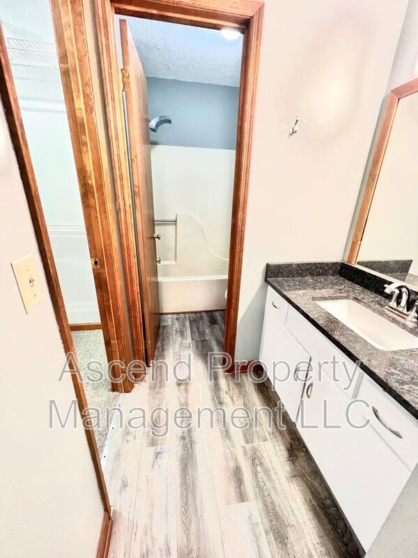 Building Photo - 3800 Provence St