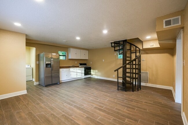 Building Photo - 10031 Union Park Dr