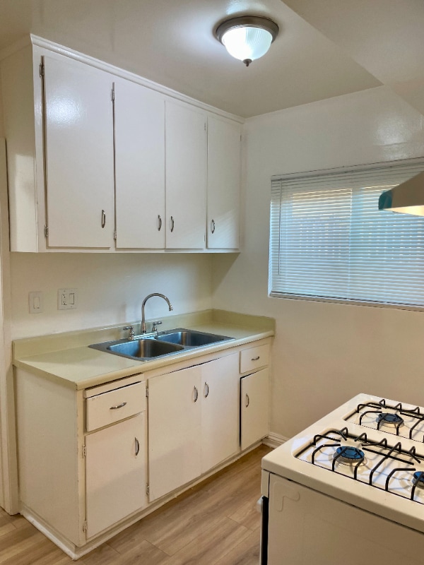 Photo - 12414 Dunrobin Ave Apartment