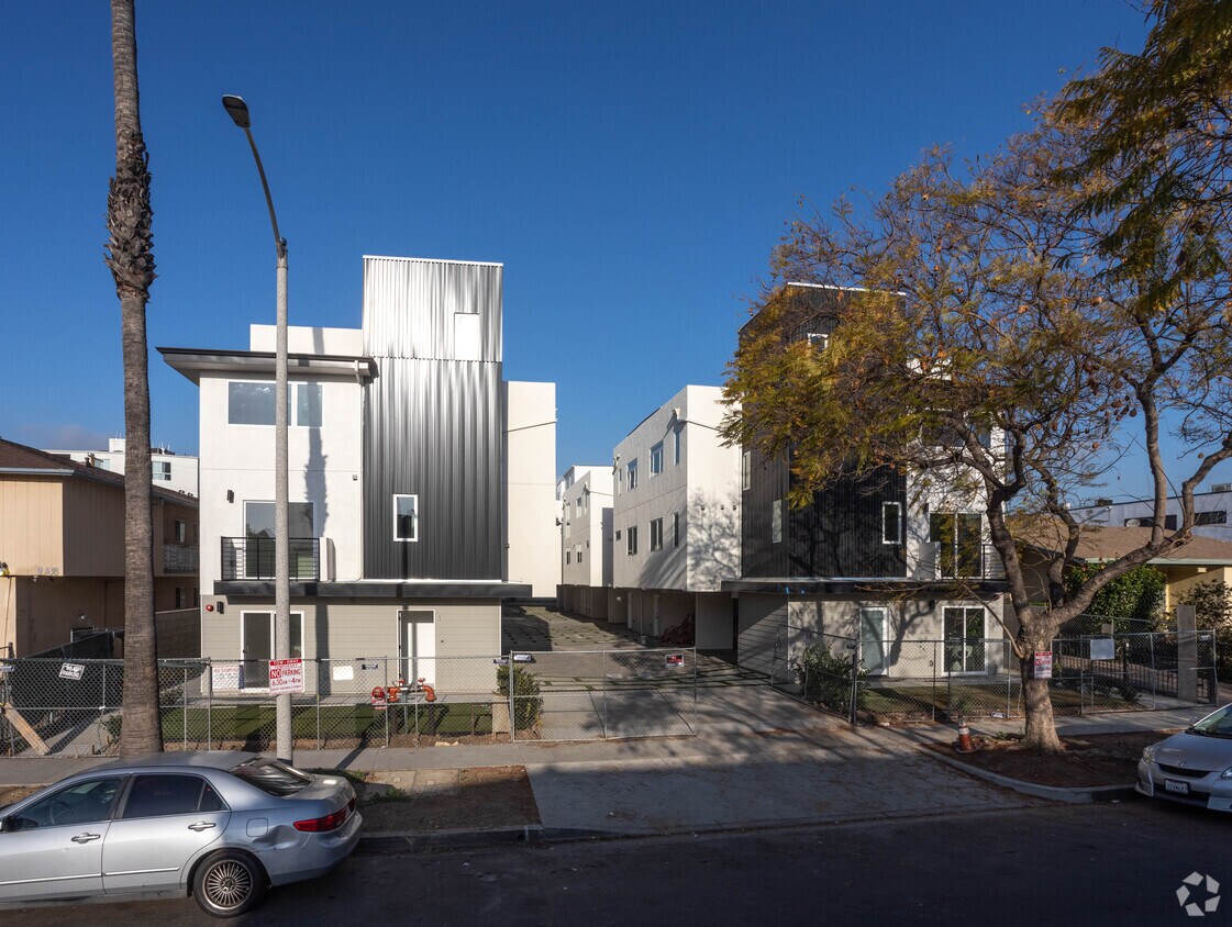 Alternate - 945 N Oxford Ave