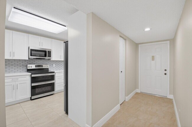 Foto del edificio - 5574 Witney Dr