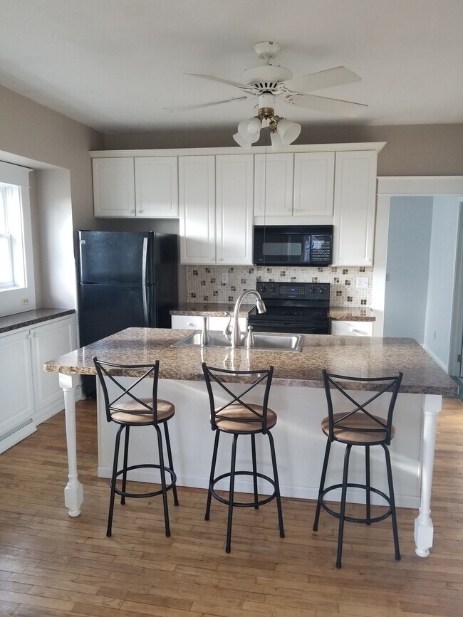 Cocina - 134 W Spruce St