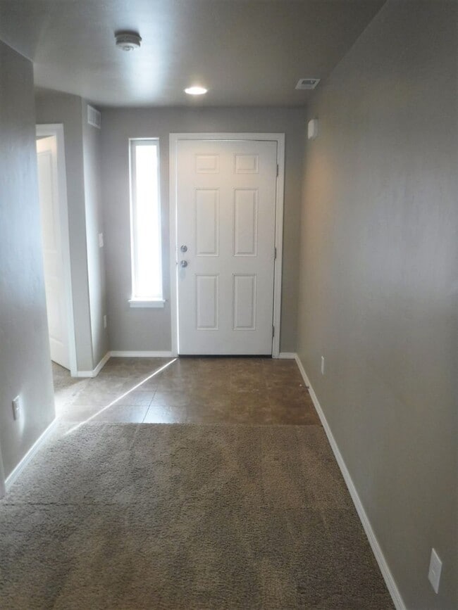 Building Photo - Awesome Caldwell 3 bed, 2 bath cutie!