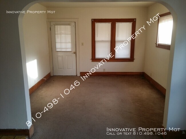Building Photo - Cute 2 bedroom Bungalow!