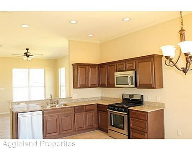Foto del edificio - 3 br, 2 bath House - 4304 Addison Ct