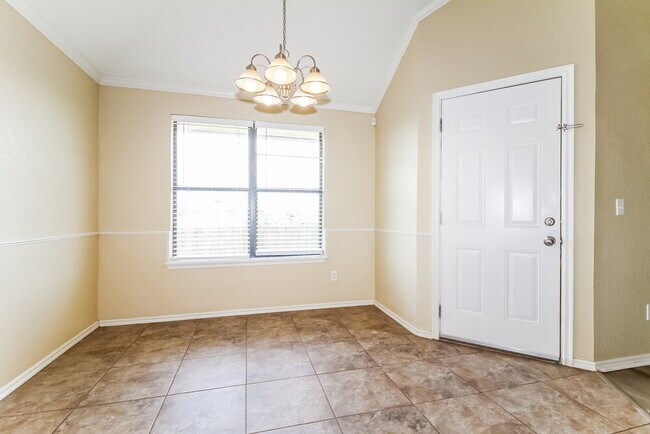 Building Photo - 1405 Cherokee Ln