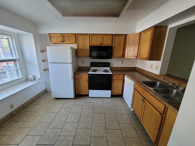 Building Photo - 921 Wildwood Square Ct