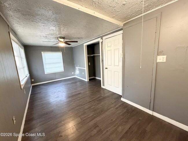 Building Photo - 332 Palm Ave